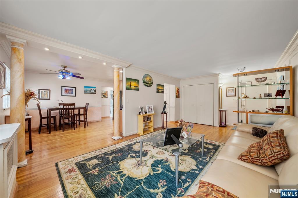 201 Oakdene Place C00E2