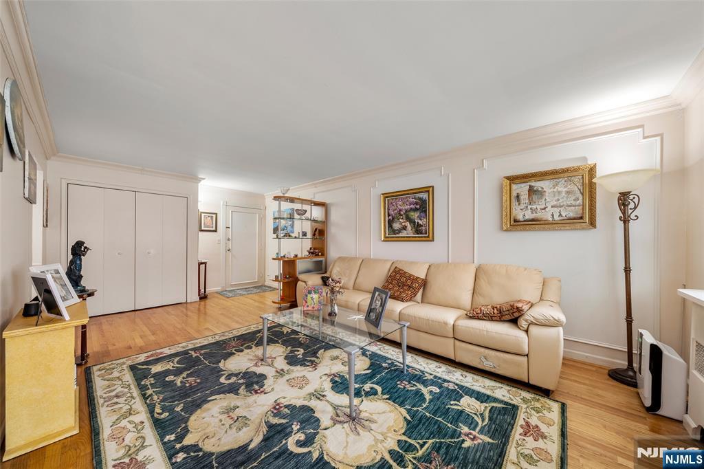 201 Oakdene Place C00E2