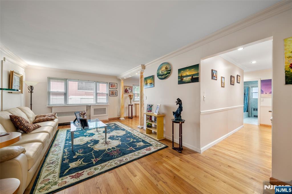 201 Oakdene Place C00E2