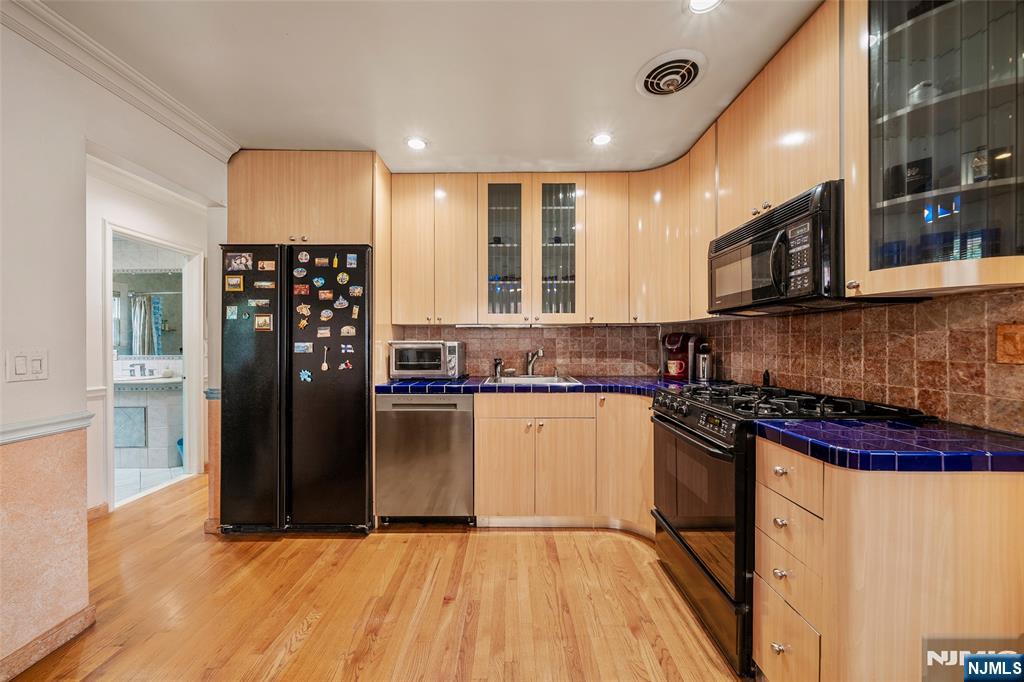 201 Oakdene Place C00E2