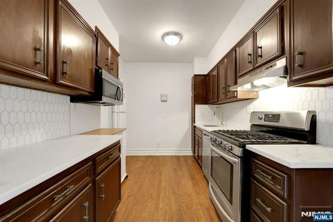 Photo of 100 E Palisade Avenue #A24, Englewood, NJ 07631 (MLS # 26022964)