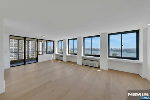 Photo of 300 Winston DR #1009, Cliffside Park, NJ 07010 (MLS # 26038388)