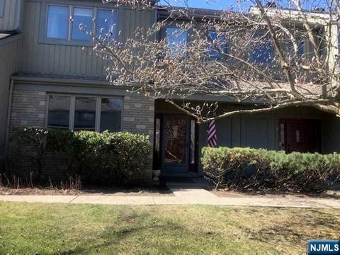 Photo of 570 Glasmere, Mahwah, NJ 07430 (MLS # 26018075)