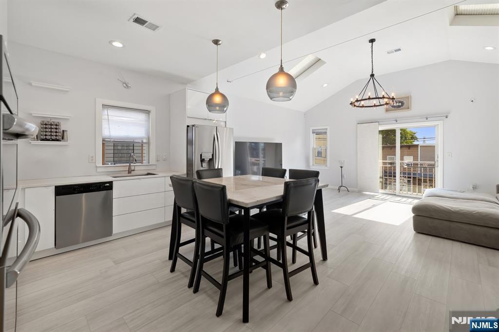 231 Hancock Avenue 2
