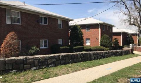 Photo of 55 Bergen Blvd #4A, Palisades Park, NJ 07650 (MLS # 25042642)