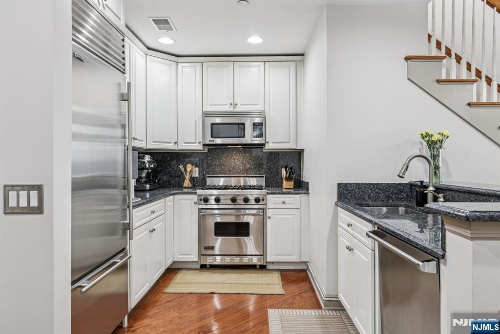 7400 River Road 409