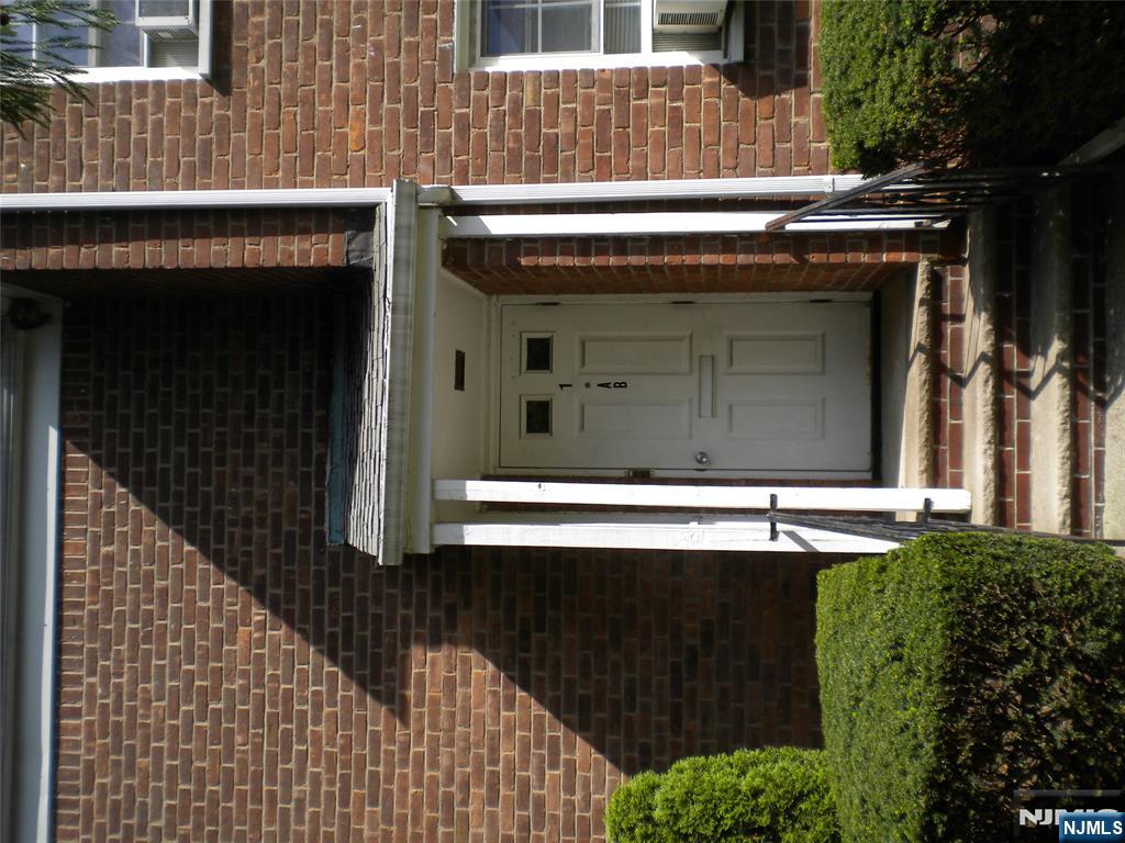 100 Huguenot Avenue 1B