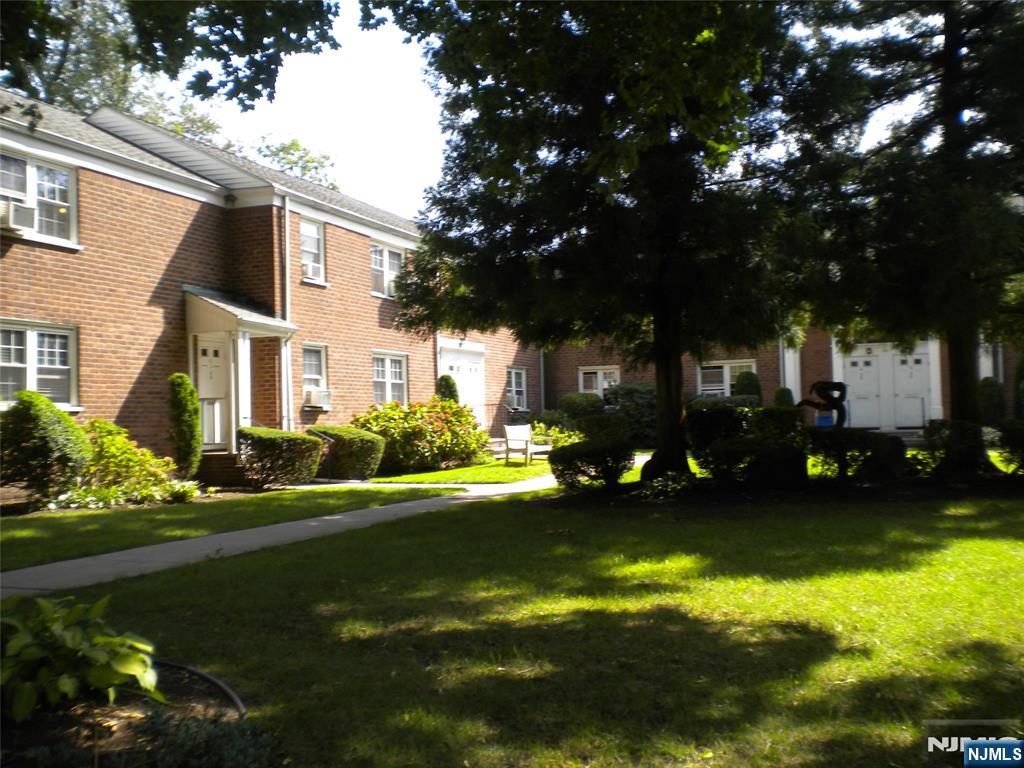 100 Huguenot Avenue 1B