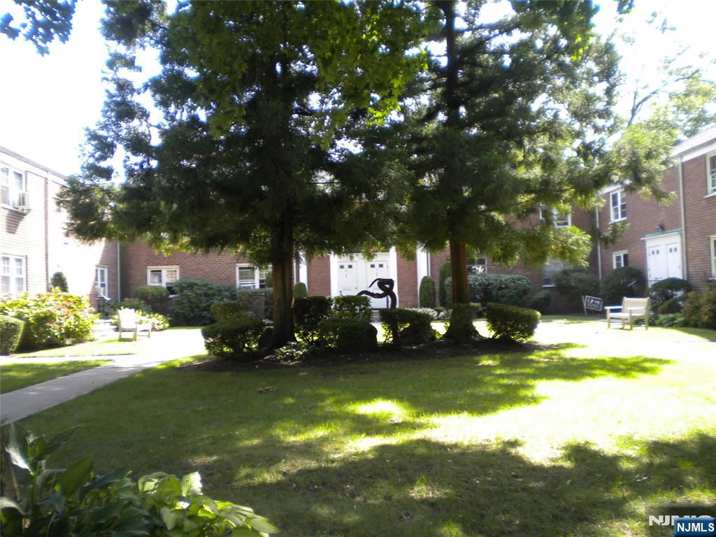 100 Huguenot Avenue 1B