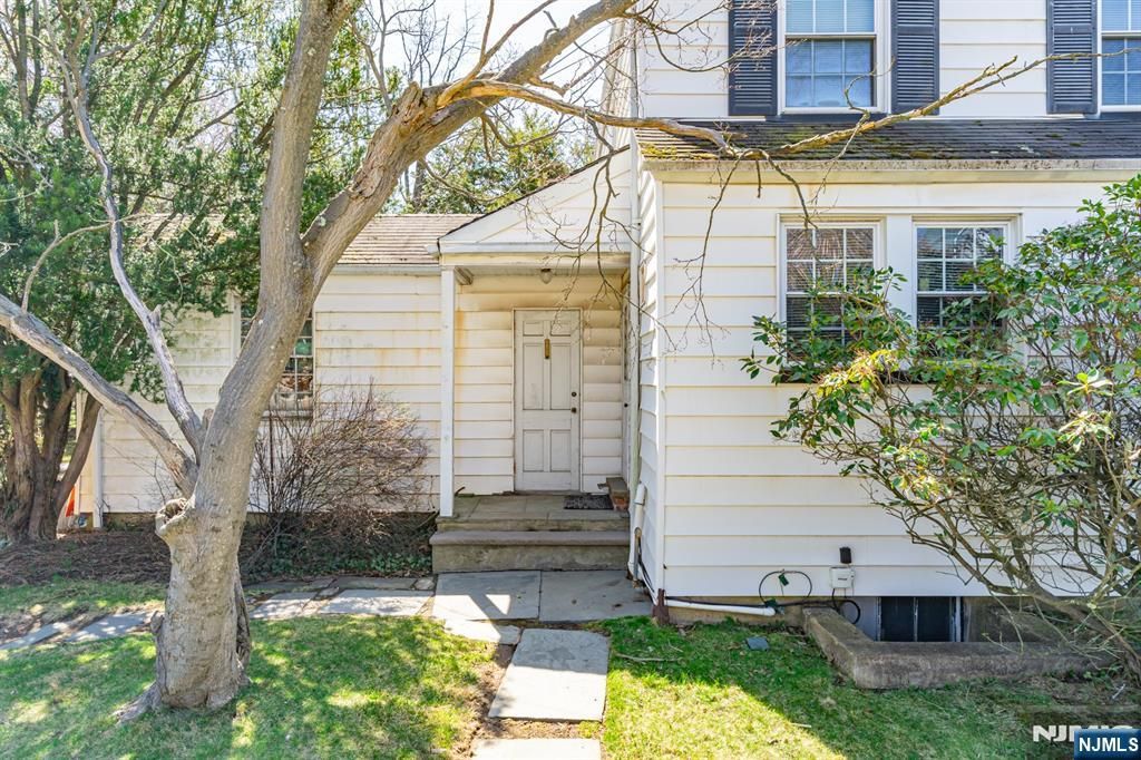 Photo of 442 Seven Oaks Road, Orange, NJ 07050 (MLS # 26010683)