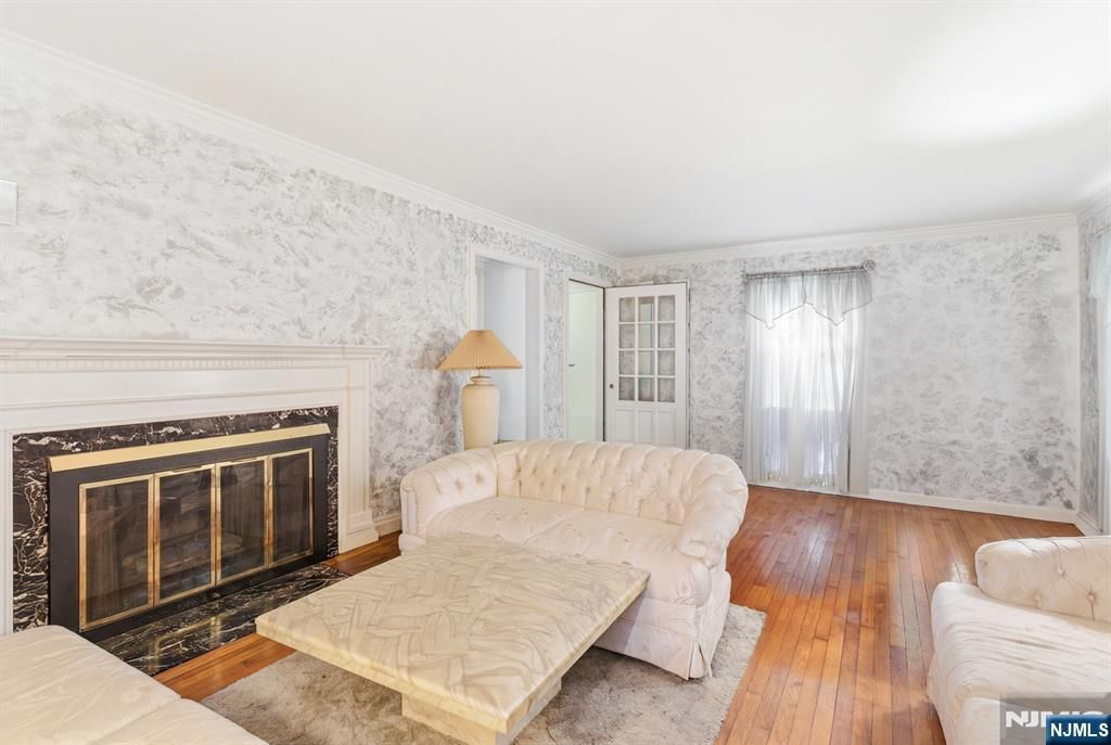 Photo of 442 Seven Oaks Road, Orange, NJ 07050 (MLS # 26010683)