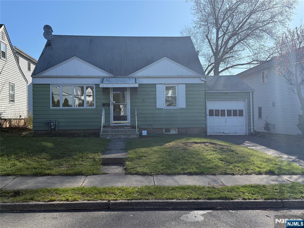 Rental Property at 37 Henry St, Elmwood Park, New Jersey - Bedrooms: 3 
Bathrooms: 2 
Rooms: 5  - $3,900 MO.