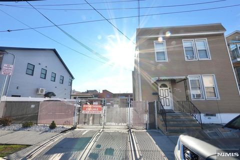 Photo of 125129 Malvern Street, Newark, NJ 07105 (MLS # 25041670)