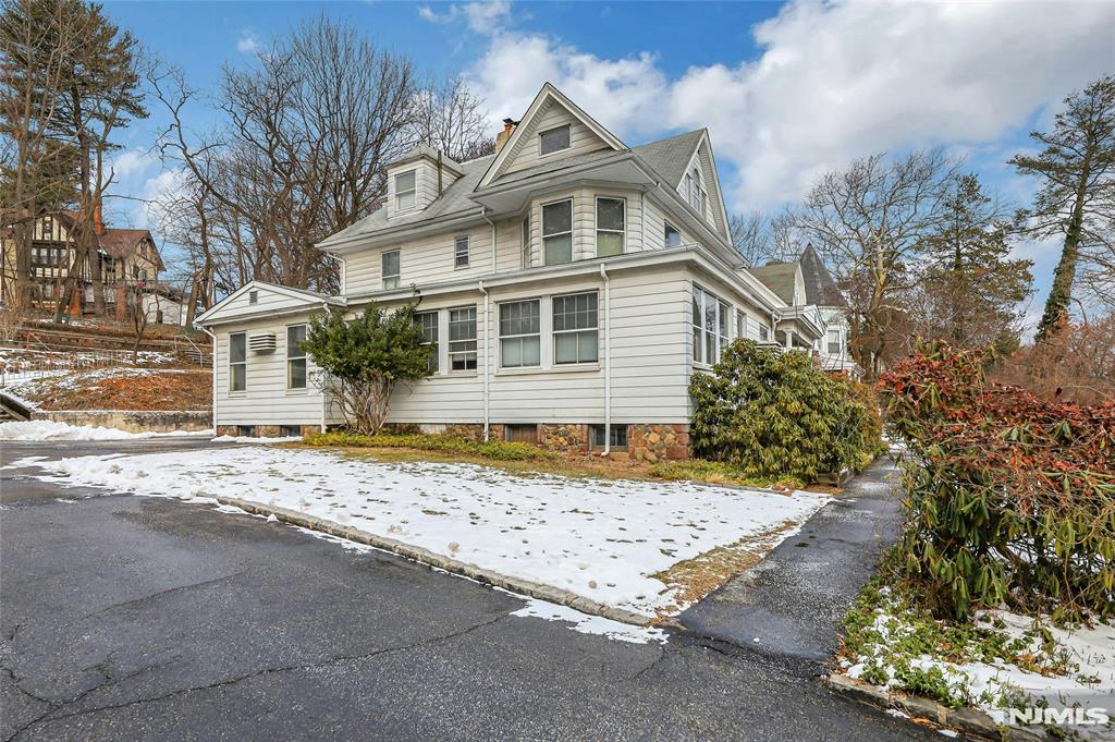 16 Mountain Avenue