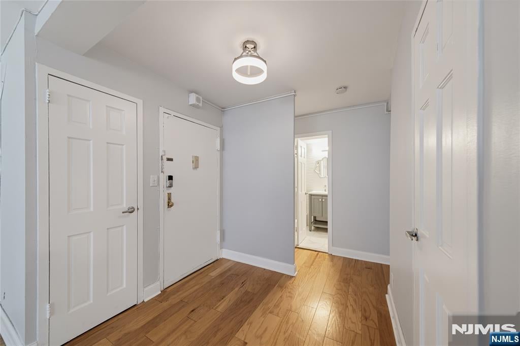 1375 River Road 2L