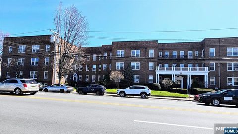 975-995 Teaneck Rd Unit 1M, Teaneck, NJ 07666 - MLS#: 25010422