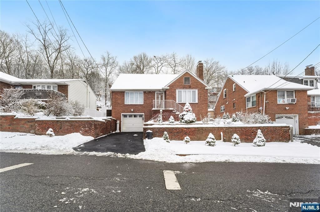 Photo of 722 Oak Street, Ridgefield, NJ 07657 (MLS # 26000174)