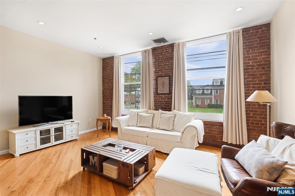 220 Main Street 203