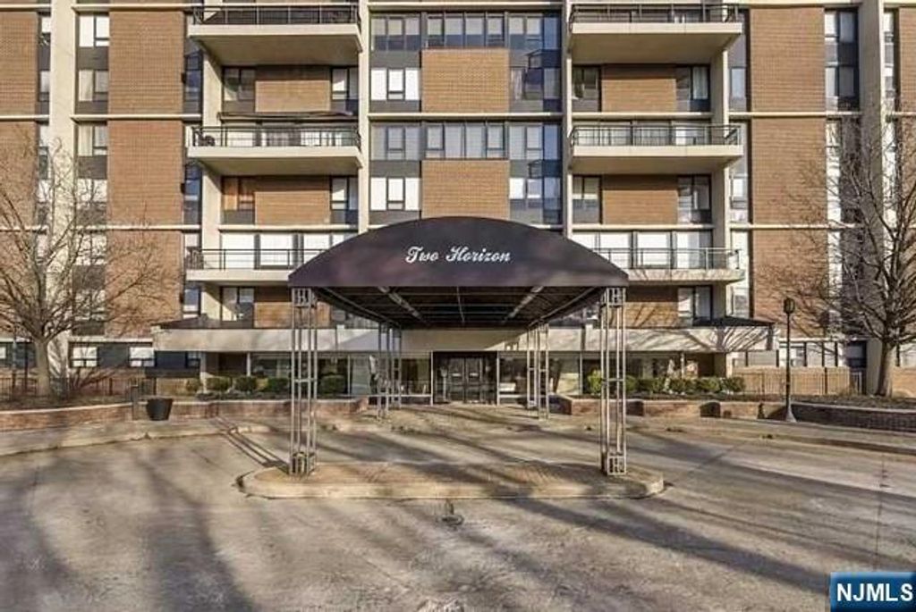 Photo of 2 Horizon Road #1423, Fort Lee, NJ 07024 (MLS # 25035233)