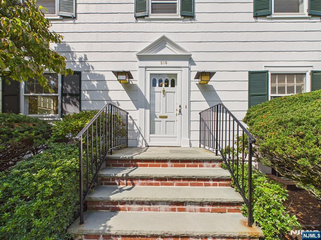 Homes for Sale in Northern NJ | ThisIsRiverEdge.com 318 Beechwood Road