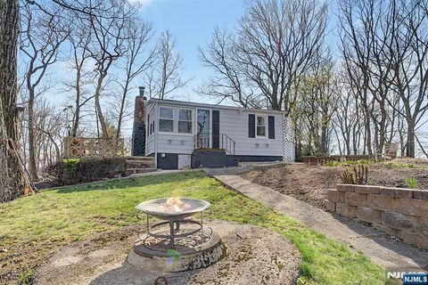 Photo of 10 Berton Road, Boonton Township, NJ 07005 (MLS # 26014025)