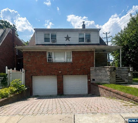 Photo of 821 Kingsland LN #2, Fort Lee, NJ 07024 (MLS # 26027996)