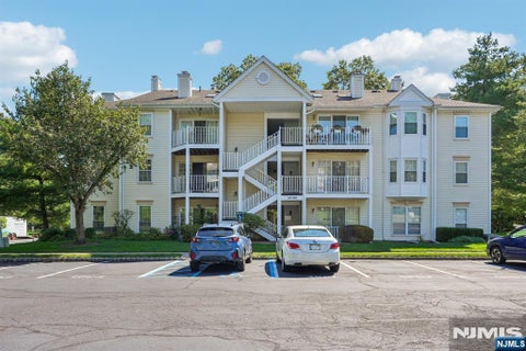 Photo of 945 Juniper WAY, Mahwah, NJ 07430 (MLS # 26034565)