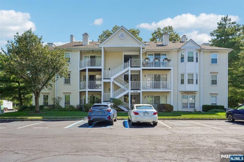 Photo of 945 Juniper WAY, Mahwah, NJ 07430 (MLS # 26034565)