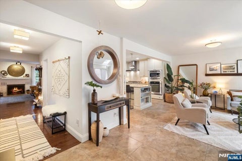 Photo of 19 N Bayard LN, Mahwah, NJ 07430 (MLS # 26037076)