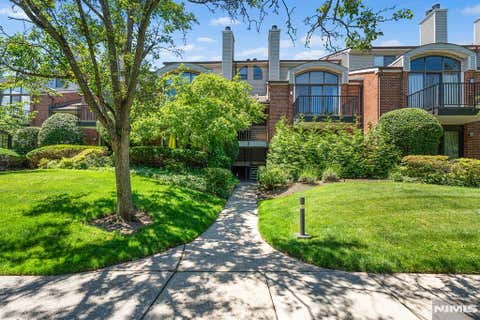 Photo of 8 Wadsworth Court, Teaneck, NJ 07666 (MLS # 26010561)