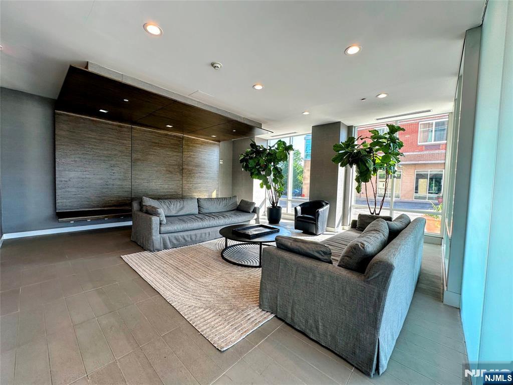 600 12th Street 807