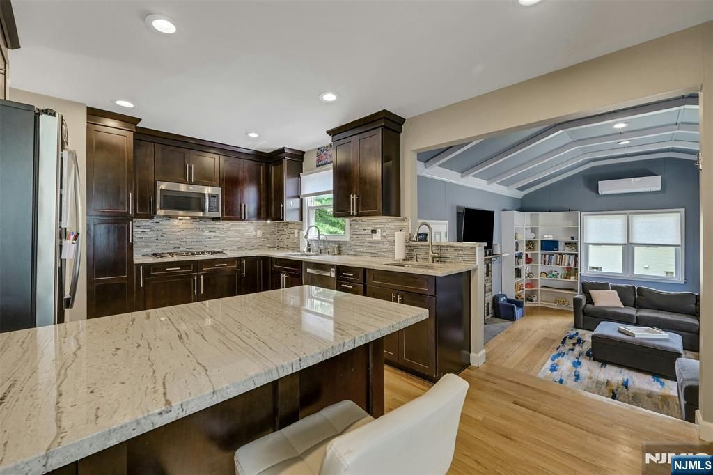 Photo of 917 E Lawn Drive, Teaneck, NJ 07666 (MLS # 26017074)