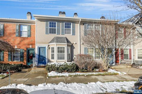 Photo of 2198 Kent Ct, Mahwah, NJ 07430 (MLS # 25043956)