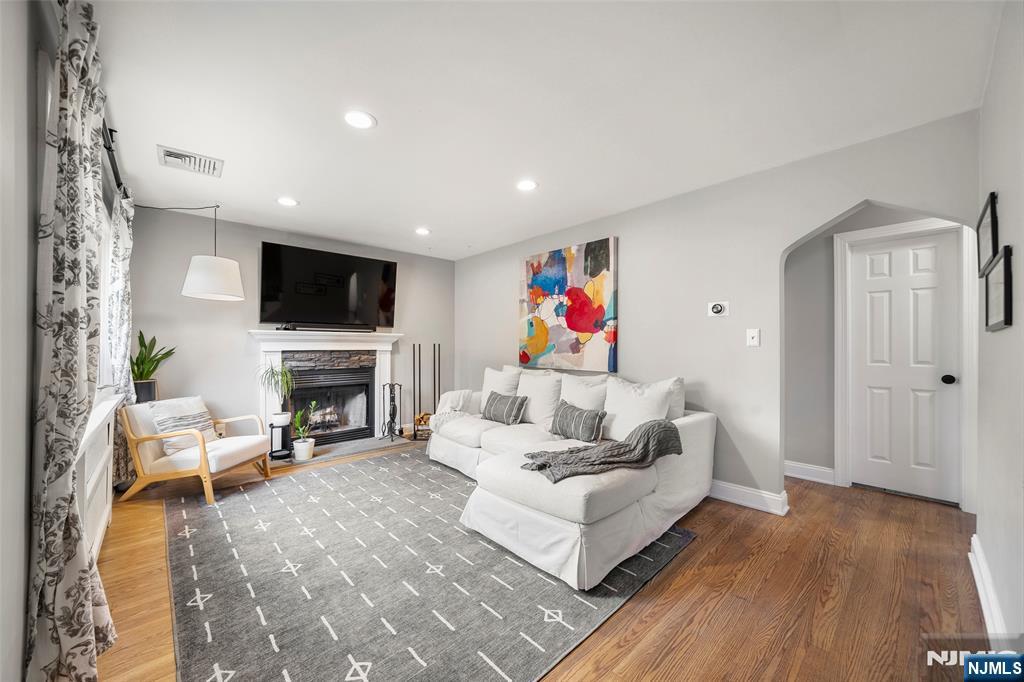 99 W Ridgewood Avenue