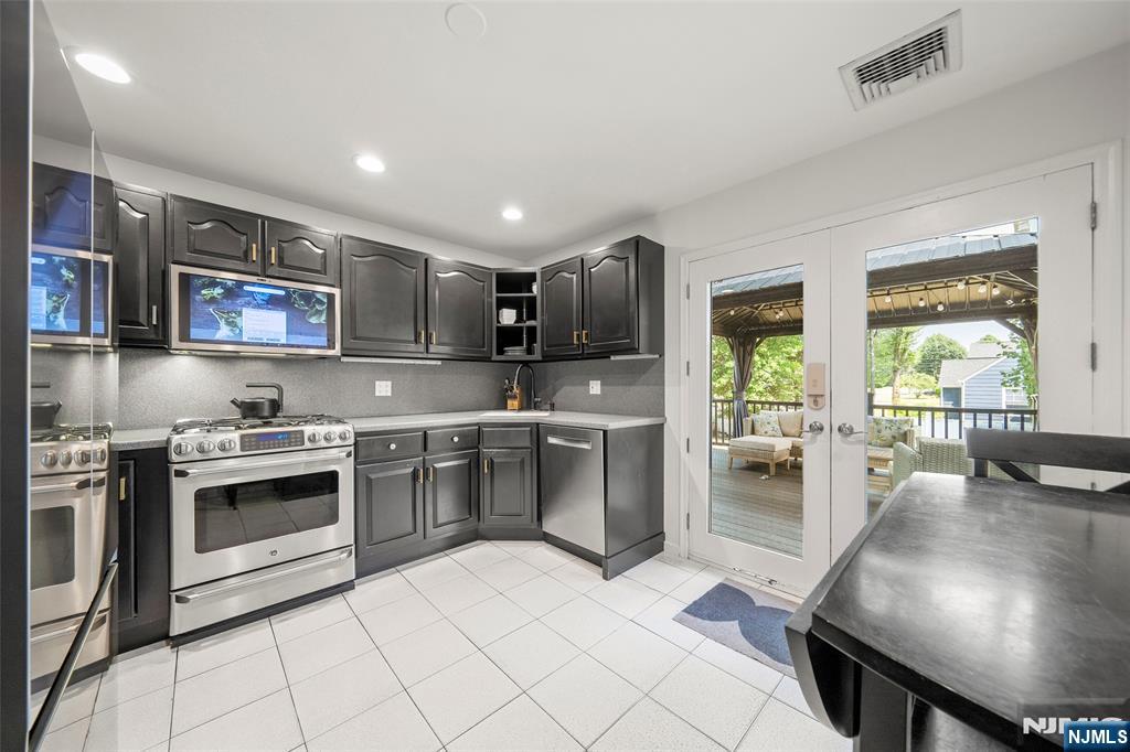 99 W Ridgewood Avenue