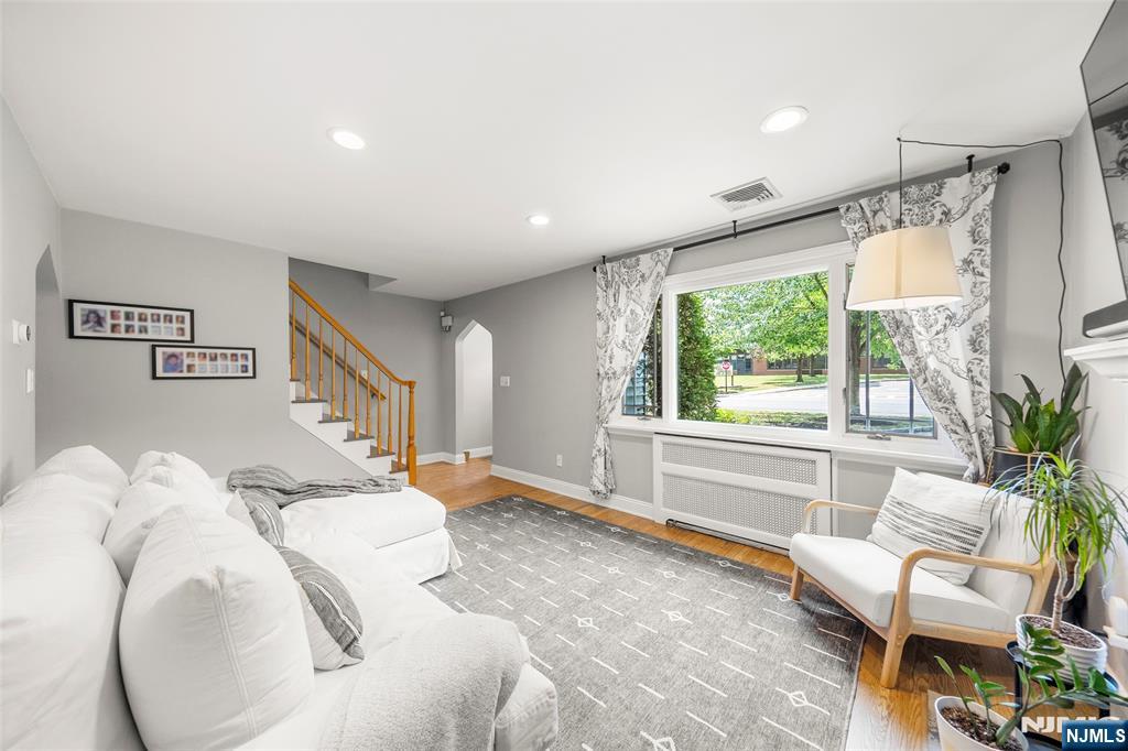 99 W Ridgewood Avenue