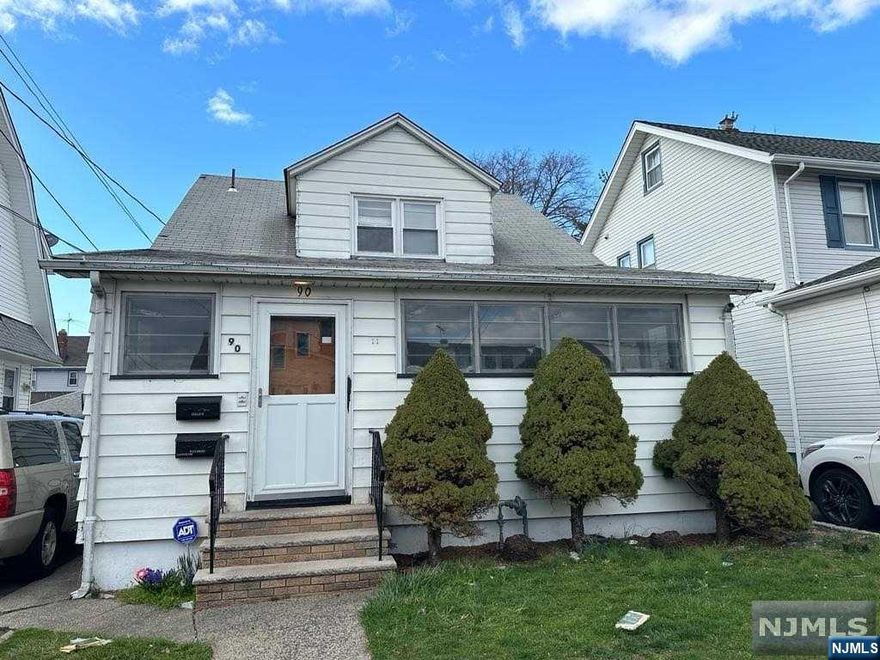 Location , Location !! 2 family house in Lakeview Area with walk out basement 2 bedrooms with 1 bath each floor ,Minutes away from the highways. The highest and best will be Sunday 4/9 @10 pm