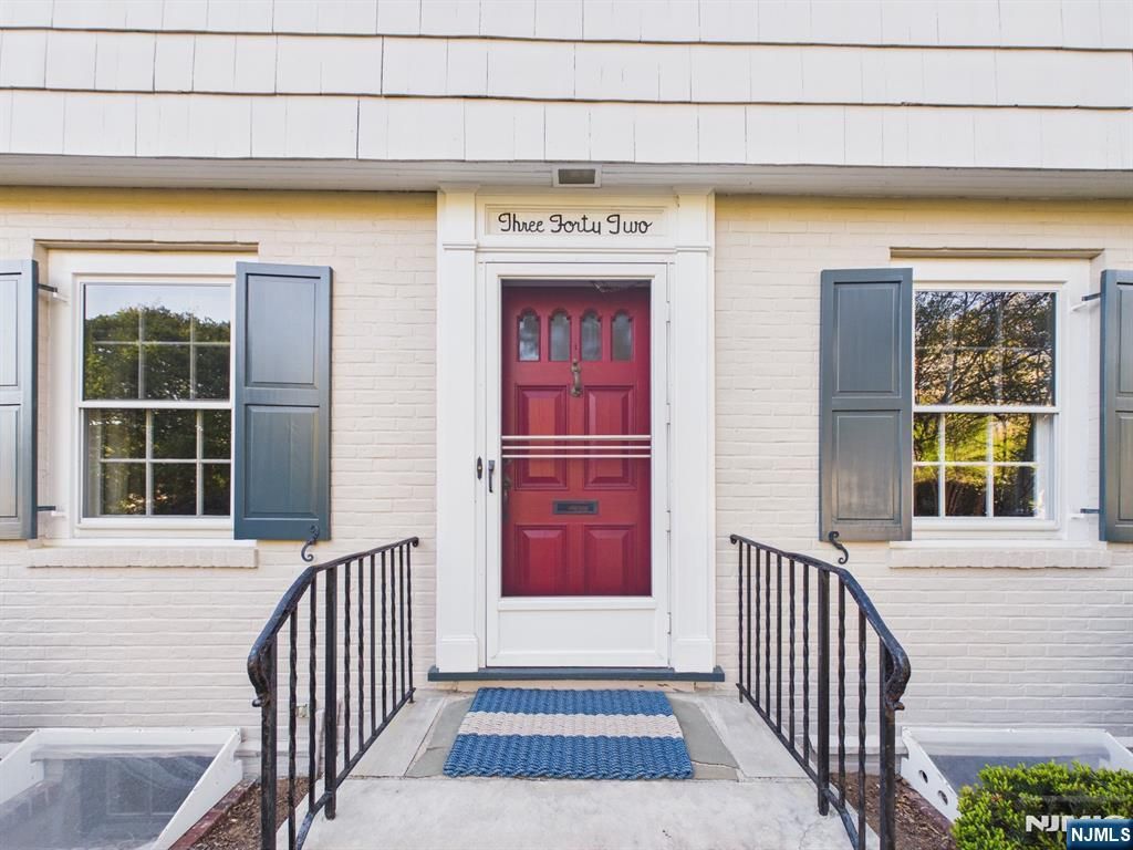 Photo of 342 Beechwood Road, Ridgewood Village, NJ 07450 (MLS # 26012980)