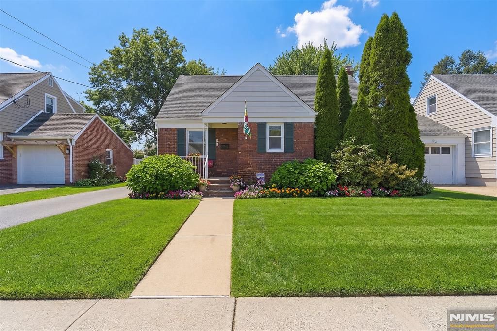 Photo of 47 Peek Street, Rochelle Park, NJ 07662 (MLS # 26008975)