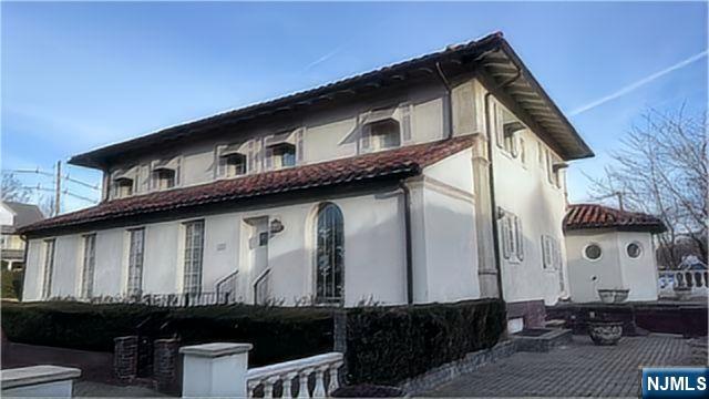 Rental Property at 600 Doremus Ave, Glen Rock, New Jersey - Bedrooms: 5 
Bathrooms: 4 
Rooms: 11  - $9,000 MO.