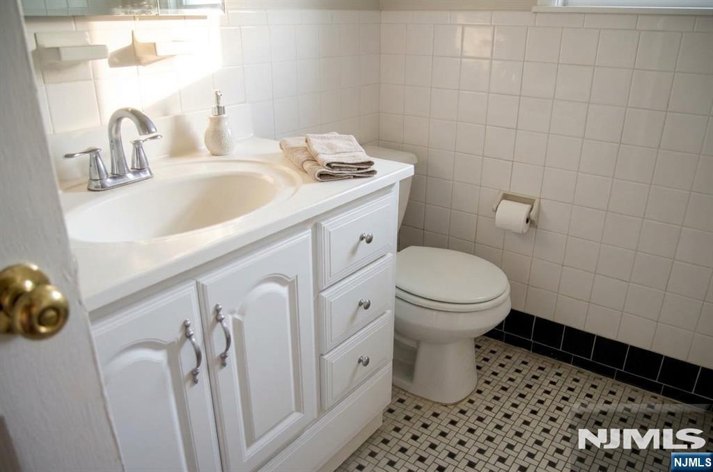 129 River Drive B