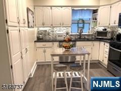 6 Chamberlain Avenue