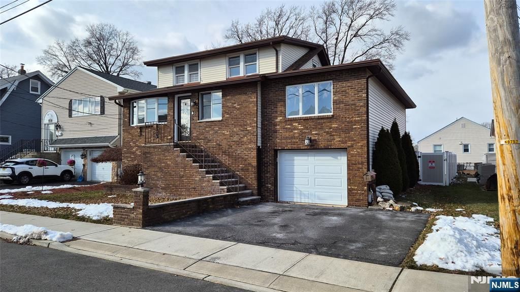 Photo of 6 Chamberlain Avenue, Little Ferry, NJ 07643 (MLS # 25043654)