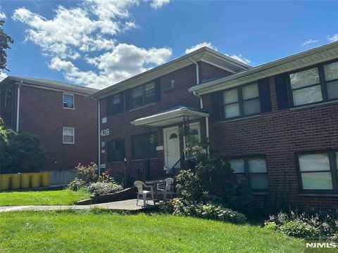 Photo of 428 Northwood Way #1, Palisades Park, NJ 07650 (MLS # 26010684)