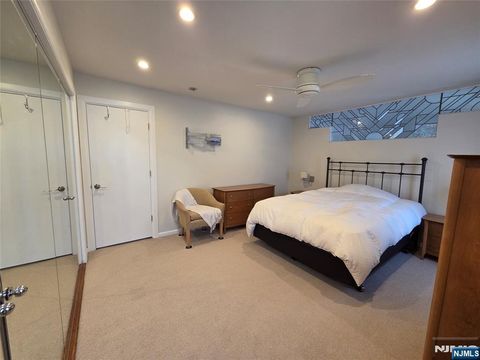 MLS: 25013005