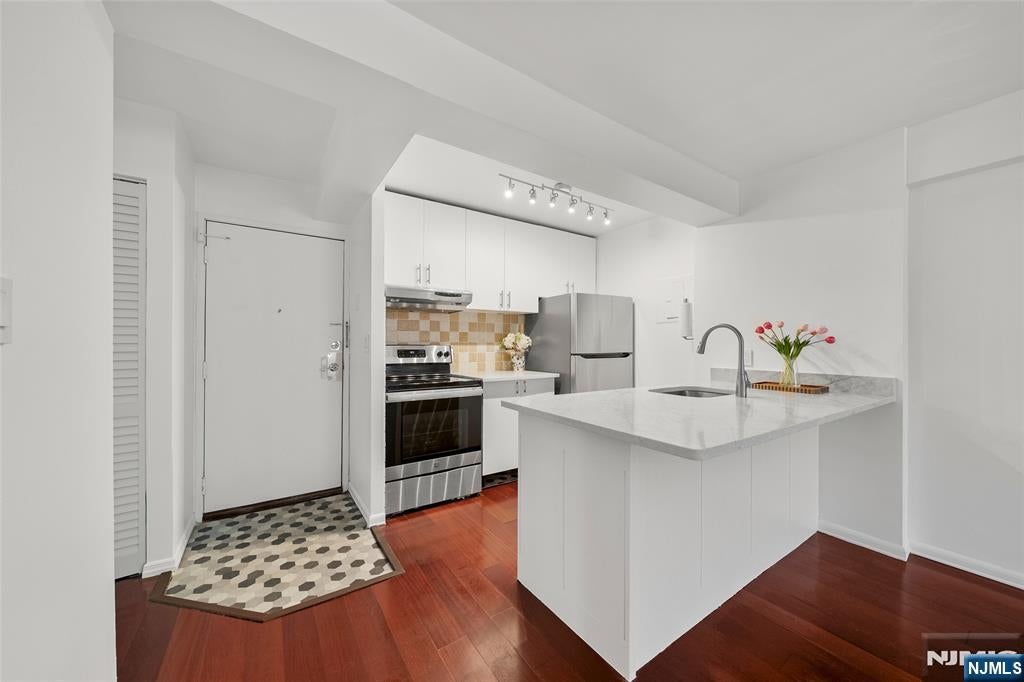 333 Grand Avenue 2M