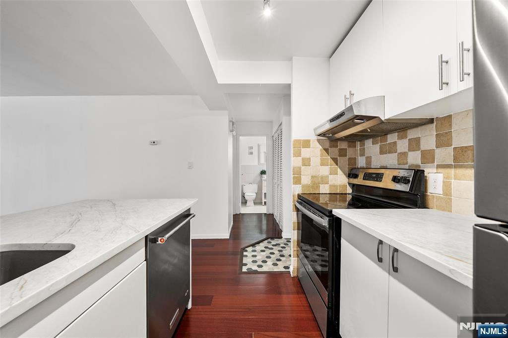 333 Grand Avenue 2M