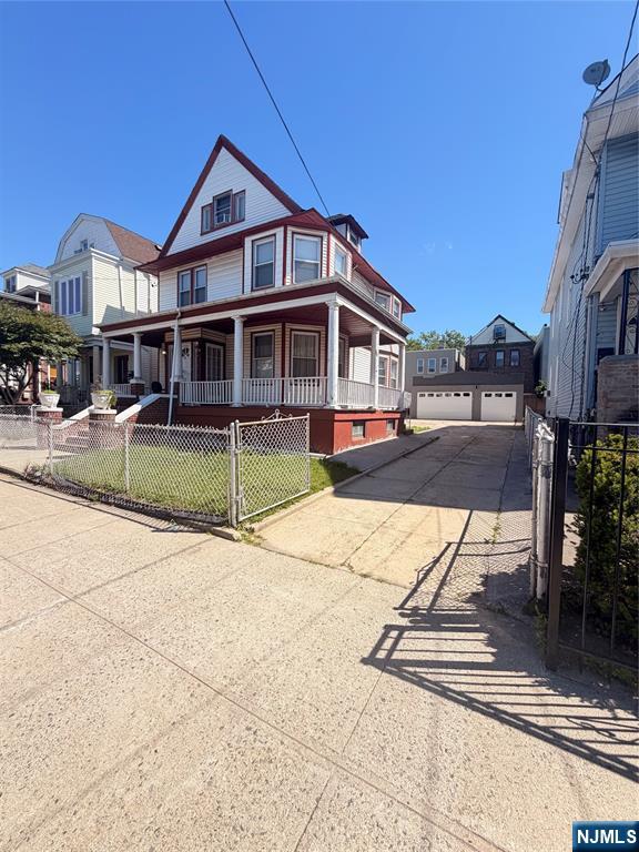 52 Warner Avenue
