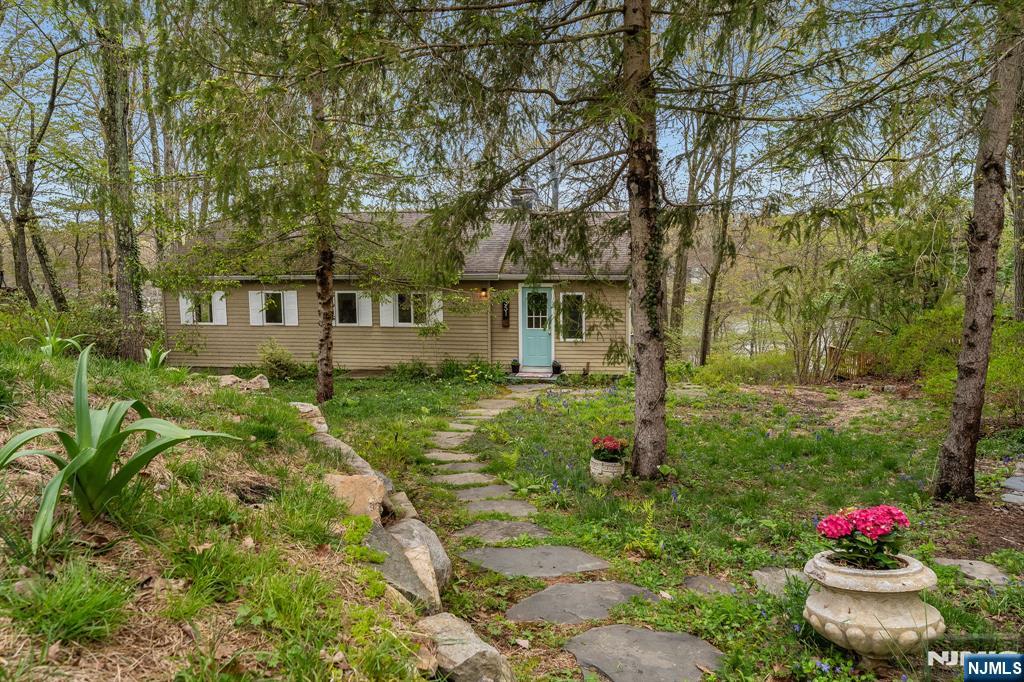 351 Lakeshore Drive
