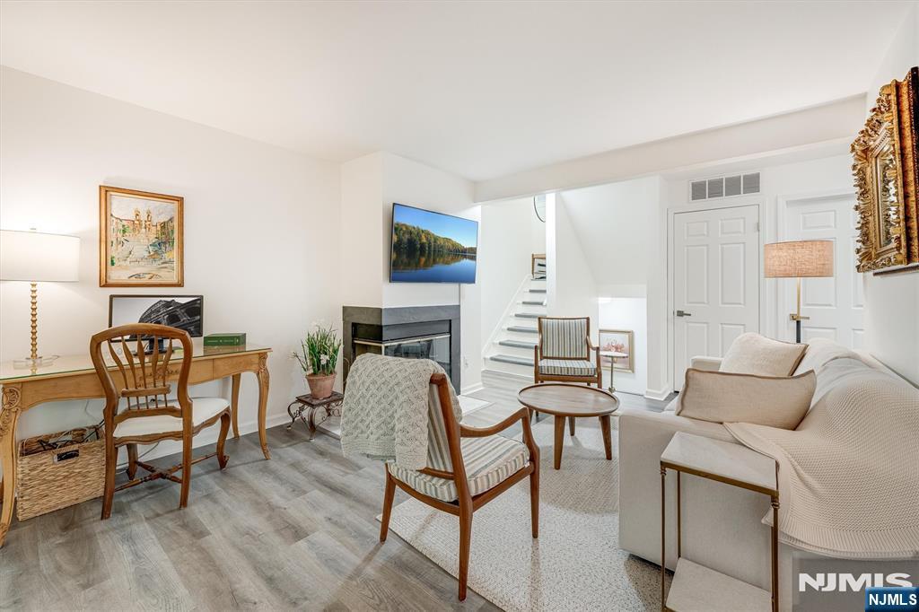 34 Loantaka Way K